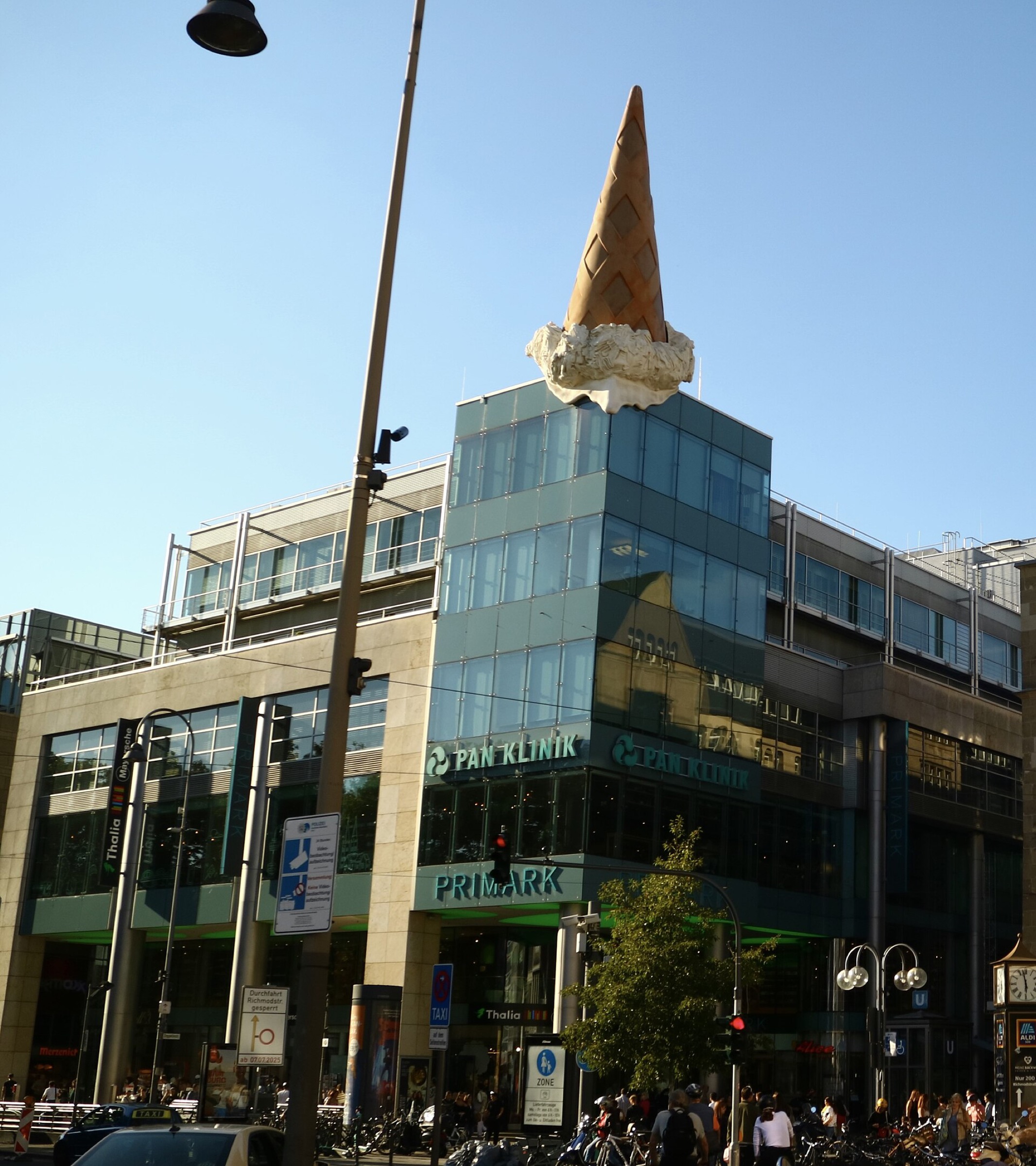 Dropped Cone de Claes Oldenburg y Coosje van Bruggen