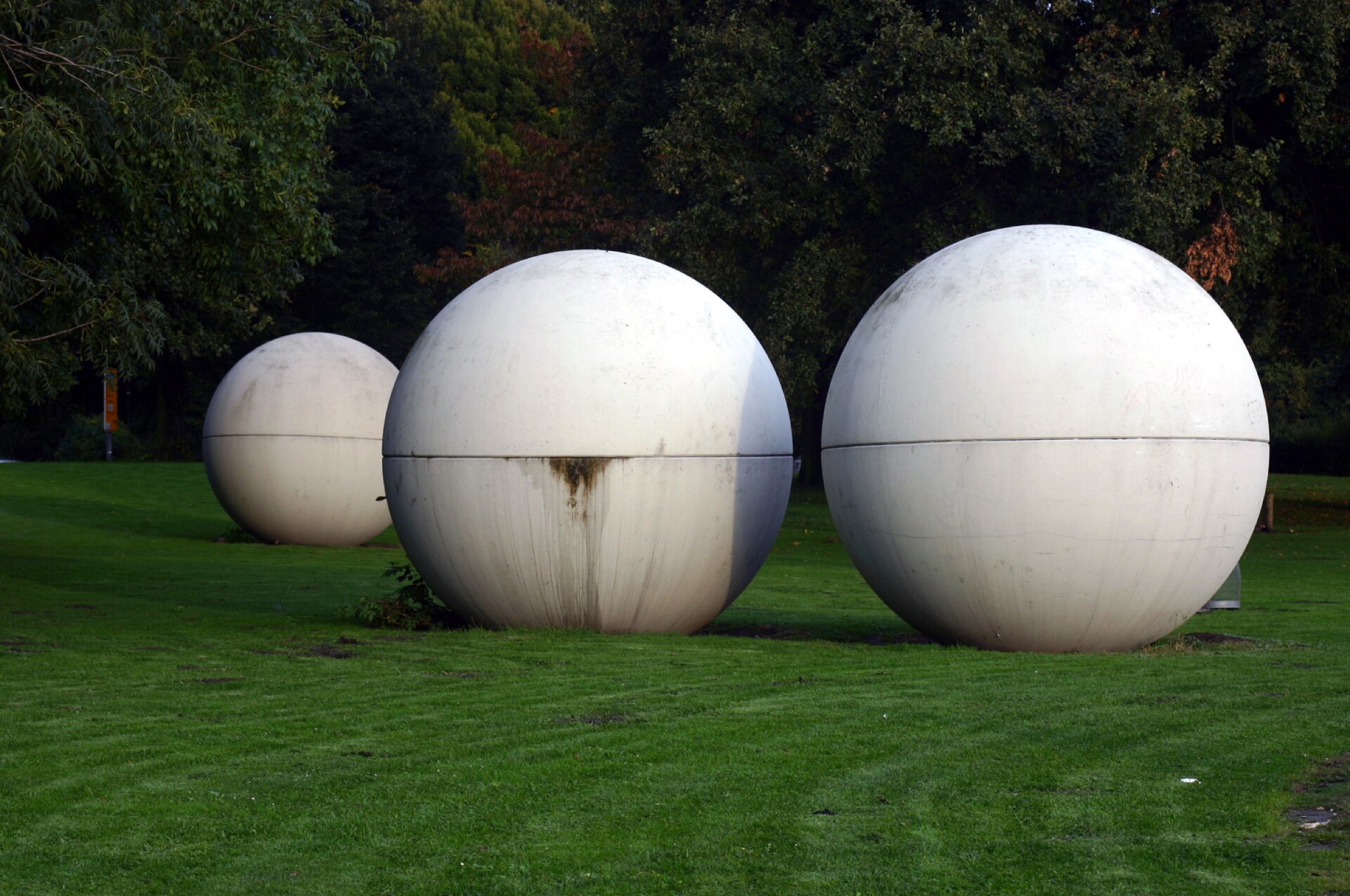 Giant Pool Balls de Claes Oldenburg y Coosje van Bruggen