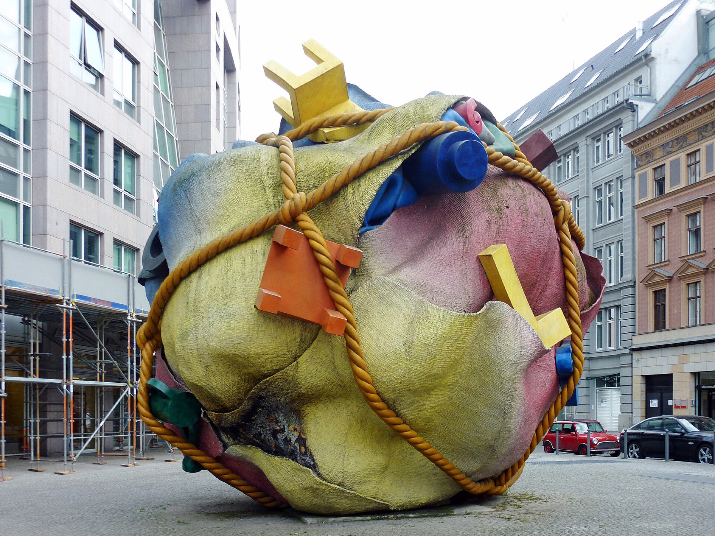 Houseball de Claes Oldenburg y Coosje van Bruggen