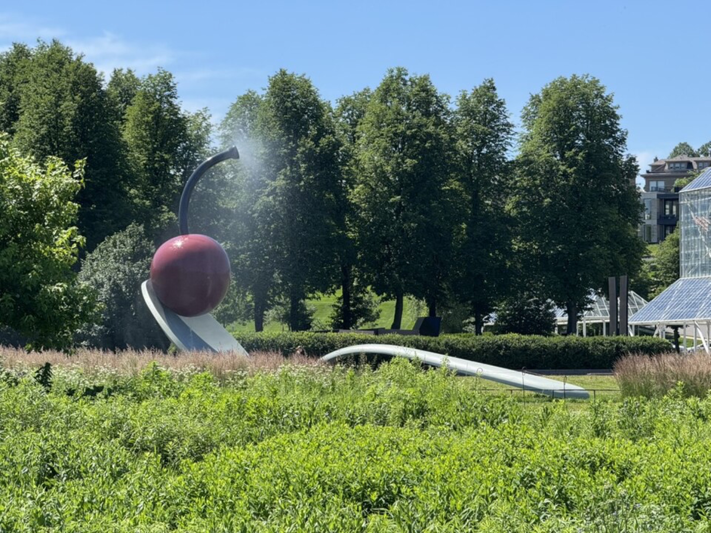 Spoonbridge and Cherry de Claes Oldenburg y Coosje van Bruggen