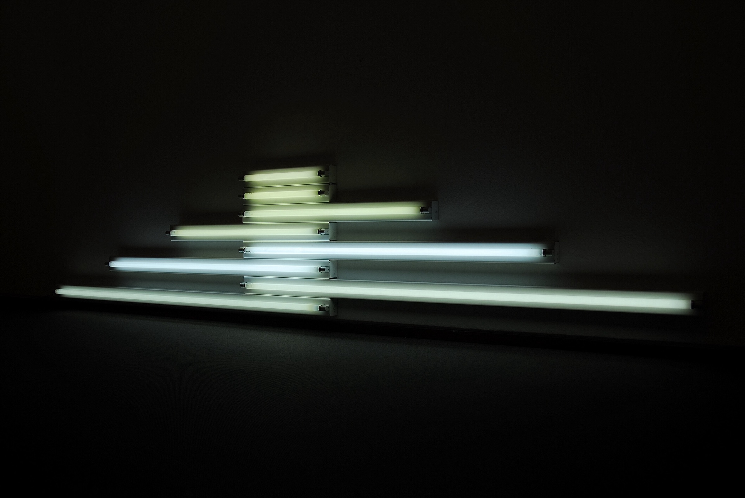 "monument" para V. Tatlin n.º 53 de Dan Flavin