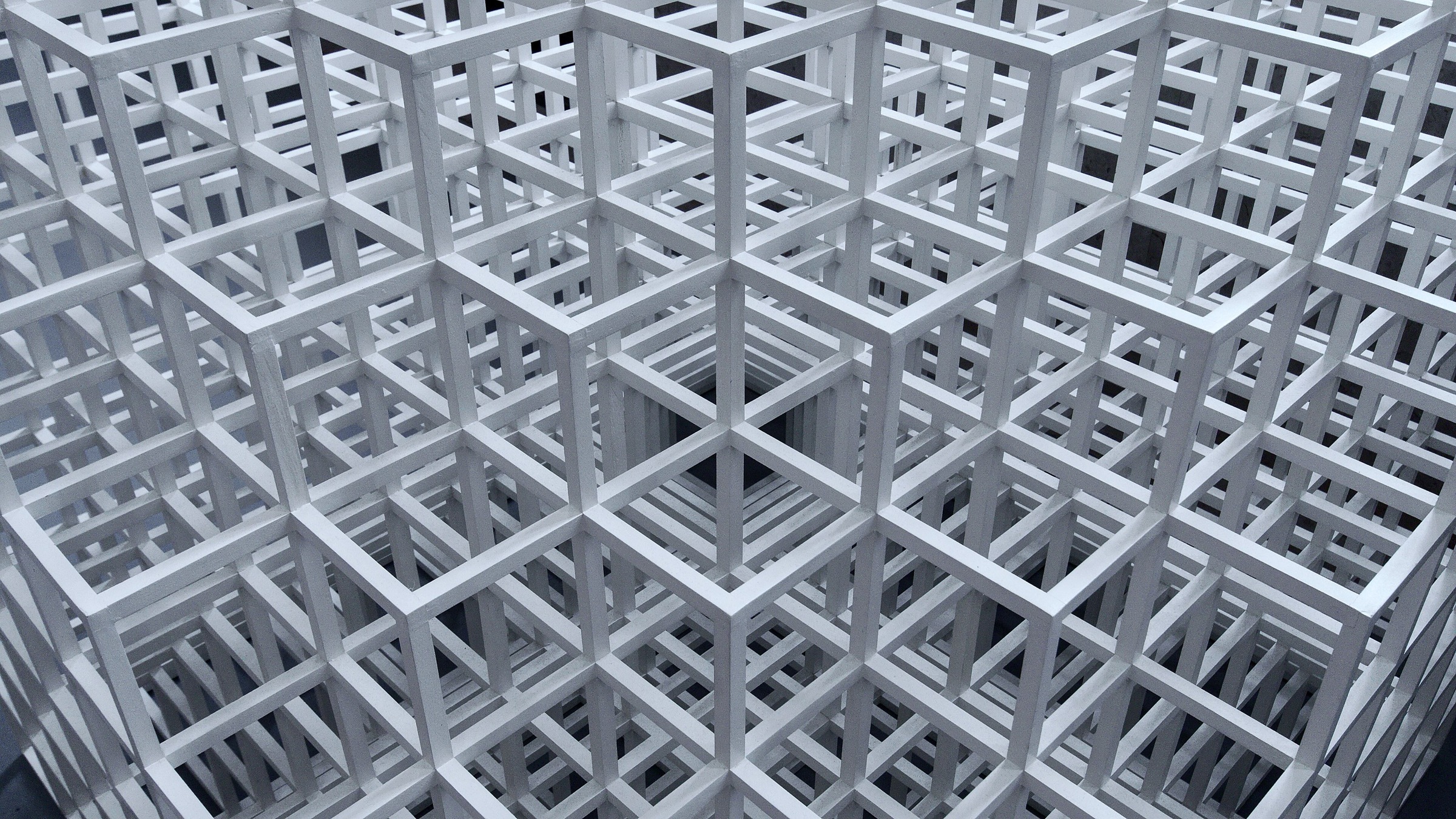 Cube structure based on nine modules de Sol LeWitt